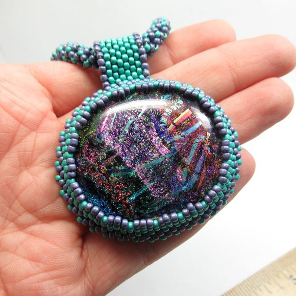 Hand embroidered Dichroic Cabochon necklace - Picture 4 of 13